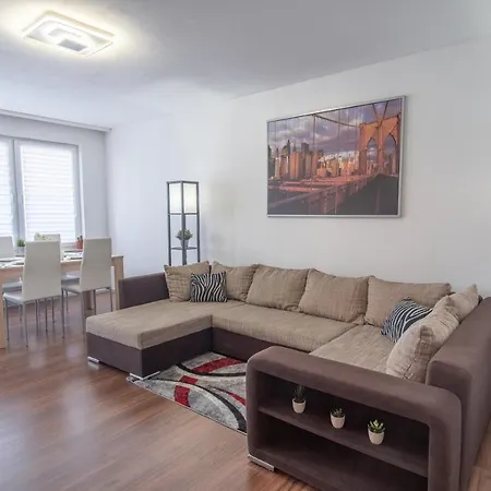 Schoene 2 Zimmerwohnung Mit Uhd-tv, Grossem Balkon Und Haengematte * Lampertheim