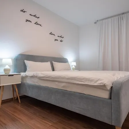 Schoene 2 Zimmerwohnung Mit Uhd-tv, Grossem Balkon Und Haengematte 兰佩特海姆