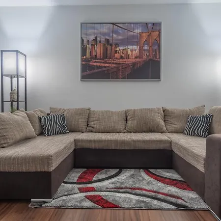 Schoene 2 Zimmerwohnung Mit Uhd-tv, Grossem Balkon Und Haengematte * 兰佩特海姆