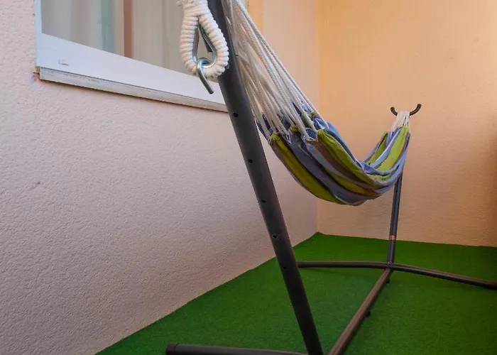 Apartment Schoene 2 Zimmerwohnung Mit Uhd-tv, Grossem Balkon Und Haengematte *