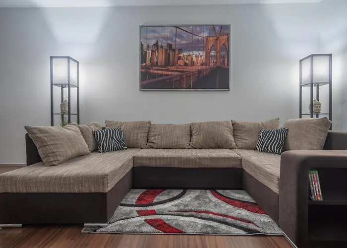 Schoene 2 Zimmerwohnung Mit Uhd-tv, Grossem Balkon Und Haengematte * Lampertheim